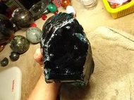 天然原礦原石 火山琉璃 星空藍曜石 ~~ 陽光下 摧燦耀眼 原汁原味 原礦擺件 賞心悅目 改善居家 風水磁場 ~~TE