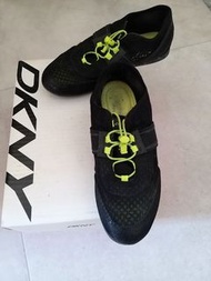 DKNY 黑色配索帶波鞋