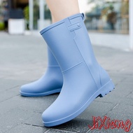 รองเท้าบูทกันฝนผู้หญิง รองเท้ากันฝนเรียบง่ายสีล้วน กันลื่นกันน้ำ รองเท้าบูทกันฝนแฟชั่นกลางแจ้ง