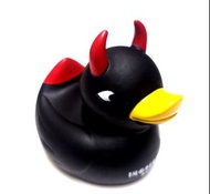NEW SUPER CUTE 'Incredible Huge' RUBBER  DEVIL DUCK 新的超級可爱的”難以置信的巨大”橡皮魔鬼鴨長10cm x 高9cm x 闊8cm
Length 