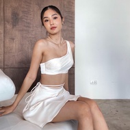HUSSA - Hailey Top & Skirt ชุดเซตเสื้อไหล่เดียวและกระโปรงผูกเอว ผ้า premium silk satin (พร้อมส่ง) รา