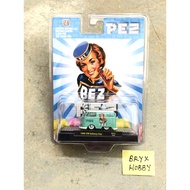 M2 Machines Hobby Exclusive 1960 Volkswagen VW Delivery Van Short Bus Custom PEZ 31500-HS41 Blue and