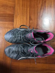 Puma 足球鞋