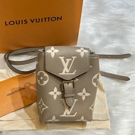 LV M80738 Tiny 雙色斑鳩灰色Monogram Empreinte 多功能後背包