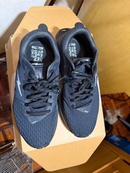 Hylo  Impact 全黑色 跑鞋 US9