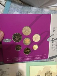 一套香港九七紀念幣，售價250
