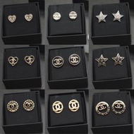 🈹 Chanel 經典 CC 耳環現貨 經典雙C耳環 閃石耳環珍珠耳環垂吊耳環愛心耳環心心耳環不對稱耳環星星耳環銀色耳環扭紋耳環冇石耳環黑色耳環 classic cc earrings classic