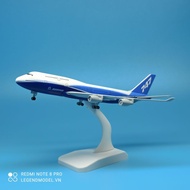 Boeing Aircraft Model 747 Is 20cm Long