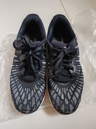 Under Armour 跑鞋