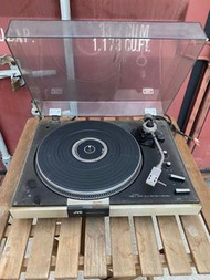 黑色膠唱機
