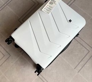 Pre order brand new IT 29 inch luggage