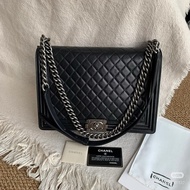 Chanel • Le Boy 30 Maxi 經典黑銀羊皮&牛皮 大號 ｜ 在台現貨