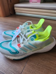 全新  Adidas Ultraboost 22 跑鞋