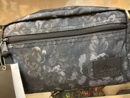 Gregory Pad Shoulder Pouch M (Black Tapestry)