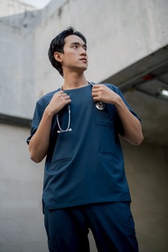 REKA SCRUBS - เสื้อคอกลม สี Midnight Blue - BEATRIX (ชุดสครับแพทย์ พยาบาล พร้อมปักชื่อ)