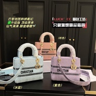 <![CDATA[One-Shoulder Leather Messenger Bag]]>