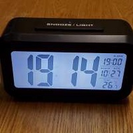 (全新) 背光LED溫度電子鬧鐘 (多款顏色...