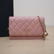 CHANEL CFWOC19粉色羊皮晶片開金扣金球調節扣肩帶肩背包