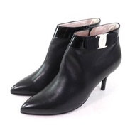 Salvatore Ferragamo Ferragamo Vara 黑色RIBON漆皮踝靴，側拉鍊設計，成色極佳。共5雙。義大利製造。包含鞋盒和防塵袋。