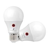 【Tech-savvy】 SINCELIGHT Dusk to Dawn LED Bulb with Dual Daylight Sensors· ON / Off Automatic Depends