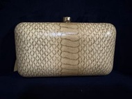 Clutch oroton