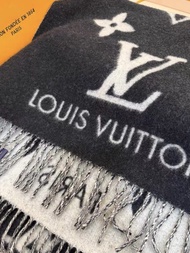 一手轉讓 Louis Vuitton Scarf 黑色LV頸巾 男女通用黑灰色圍巾
