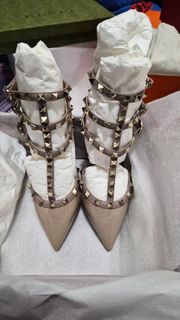 Valentino Garavani 鉚釘高跟鞋