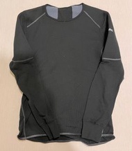《二手》女生戶外機能服飾Odlo 黑色保暖中層M碼非常保暖，雪地可用，灰色部分是裡面加強保暖的部位