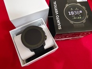 【換機優先※二手手機】聯翔通訊 台灣2年保固2026/5/24 SUUNTO VERTICAL 鈦金屬太陽能 原廠盒裝