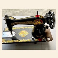 MERCEDES 黑色 老式老件裁縫車/復古裁縫機/古董縫紉機/雕花傳統針車裁縫車/古早式縫紉機 #可擺放收藏
