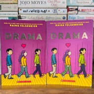 Drama by Raina Telgemeier | Graphic Novel | Comics | Middle Grade | Realistic Fiction | Bestseller