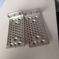 Cisco 2960x ears are already plus bolts, just install it
