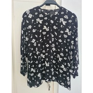 Preloved Uniqlo black rayon blouse with motif, size S
