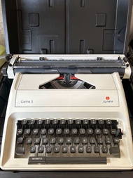 เครื่องพิมพ์ดีดภาษาอังกฤษ Olympia Carina 3 Typewriter English เครื่องพิมพ์พร้อมใช้งาน