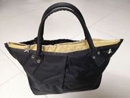 🈹🎄Agnes b 水餃包，二手Used，黑色外袋身襯 裡面米黃色