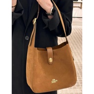 C0A ** Original Label 1: 1 2024 Autumn Winter Underarm Bag Sheep Jing Shoulder Bag Bucket Bag Commut