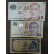 SINGAPORE 2,10 DOLLARS & BRUNEI 1 DOLLAR BANKNOTES.
