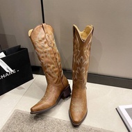 Retro Western Boots Mori Yomi ถุงเท้าเข่ากลางลูกวัวเย็บปักถักร้อยผู้หญิง Pointed-Toe Martin Boots ยา