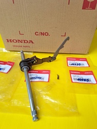 ชุดแกนเกียร์เวฟ125S เวฟ125R  เวฟ125iไฟเลี้ยวบังลม แท้   ได้ 4 ชิ้น   ส่งฟรี