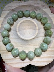 天然水晶岫玉青提奶蓋手串 10mm 。 Serpentine jade