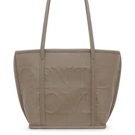 กระเป๋าทรงถัง กระเป๋าหนังอักษรนูน GENTLE WOMAN รุ่น LEATHER SOIREE HAULER BAG