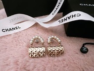 Chanel珍珠手袋耳環