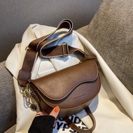 กระเป๋าสะพายข้างผู้หญิง บรอดแบนด์ กระเป๋าสะพายข้าง  Women's broadband crossbody bag saddle bag black