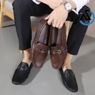 LOFers Shoes in Black and Brown, Suede Moccasin 002