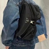 🔥清庫存｜超低價走貨 | 🔥Clear Stock｜Super Low Price Sale | Prada經典三角標防潑水尼龍機能風百搭斜挎胸包|
