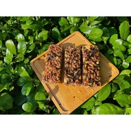 Brown Rice Bar Mixed With Nutritious Seeds, Seaweed, And Diet Support