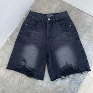 A09-2 Black Washed Three-Quarter Jeans