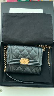 Chanel Boy Chanel 黑色荔枝皮金扣 Wallet On Chain WOC