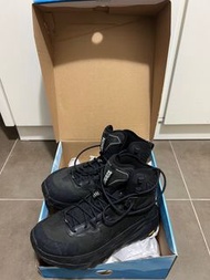 Hoka one one 行山鞋