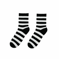 Kaos kaki panjang Letter R 6756 strip garis hitam putih kaos kaki panjang korean style diatas mata k